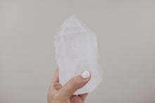 Load image into Gallery viewer, Quartz Point