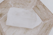 Load image into Gallery viewer, Quartz Point