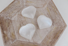 Load image into Gallery viewer, Selenite Hearts