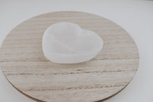 Load image into Gallery viewer, Selenite Heart Bowl