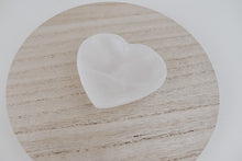 Load image into Gallery viewer, Selenite Heart Bowl