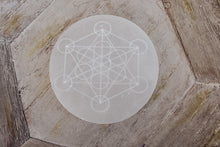 Load image into Gallery viewer, Selenite Charger Metatron&#39;s Cube Healing Crystal
